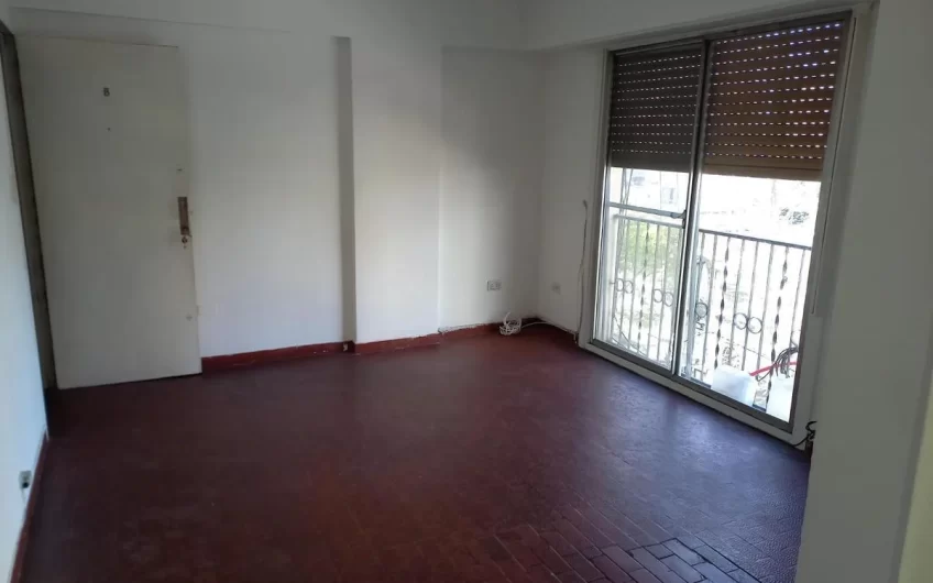 Departamento en Edificio Inmejorable Ubicacion, Venta, Lanus Este