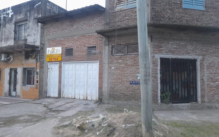 Venta en Block con Dos Galpones en Lanús