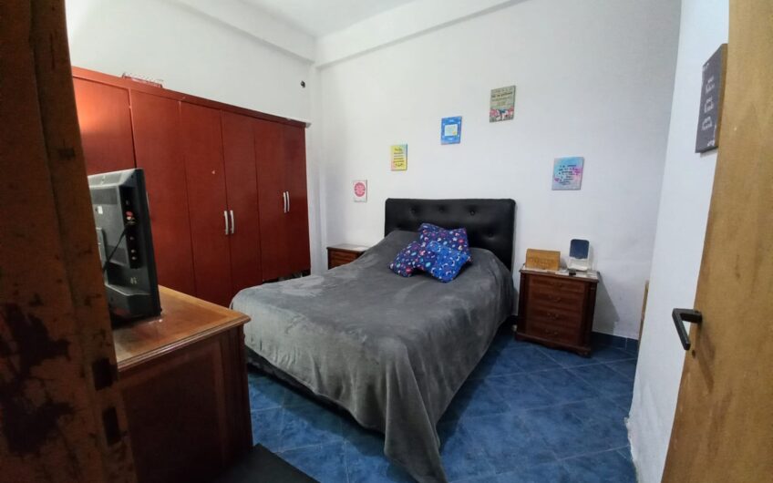 Venta en Block con Dos Galpones en Lanús