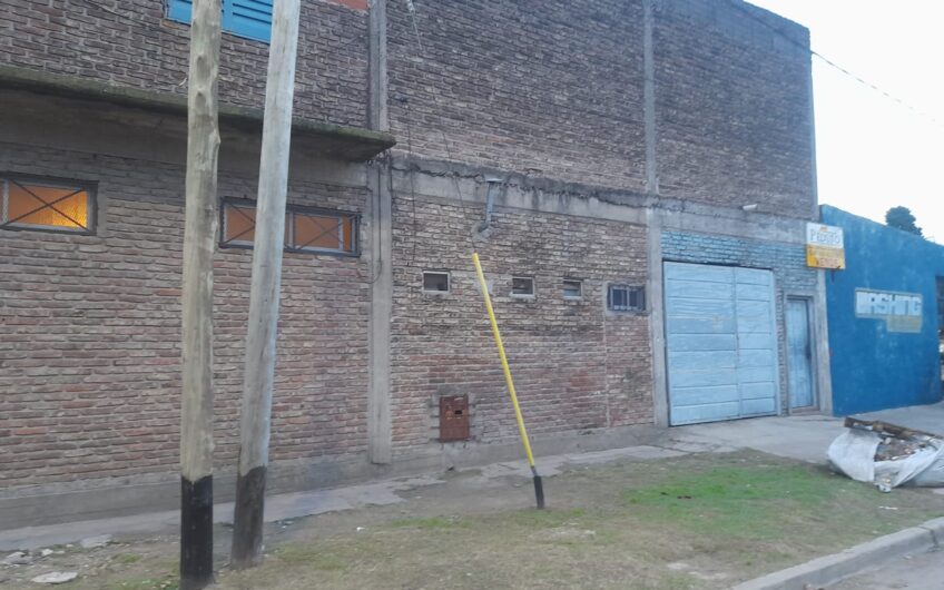 Venta en Block con Dos Galpones en Lanús