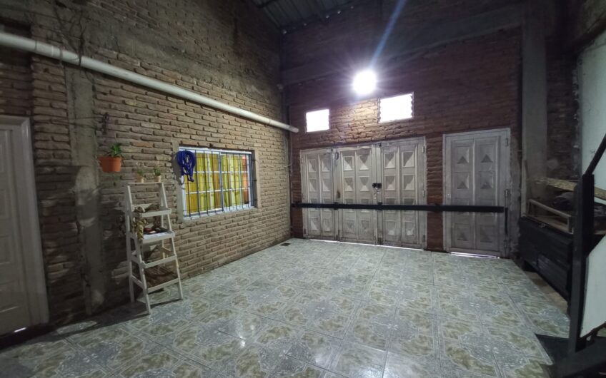 Venta en Block con Dos Galpones en Lanús