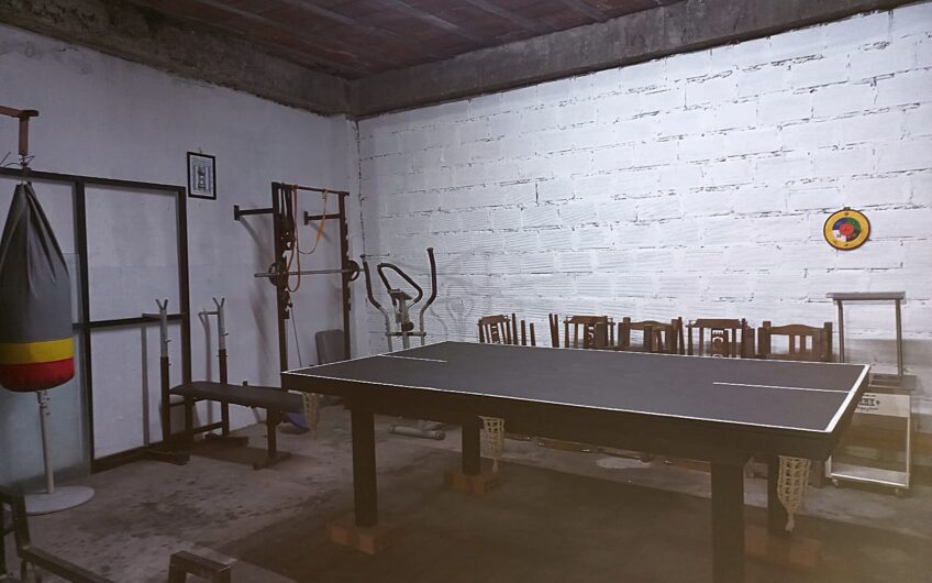 Venta en Block con Dos Galpones en Lanús