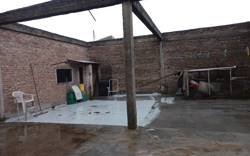 Venta en Block con Dos Galpones en Lanús