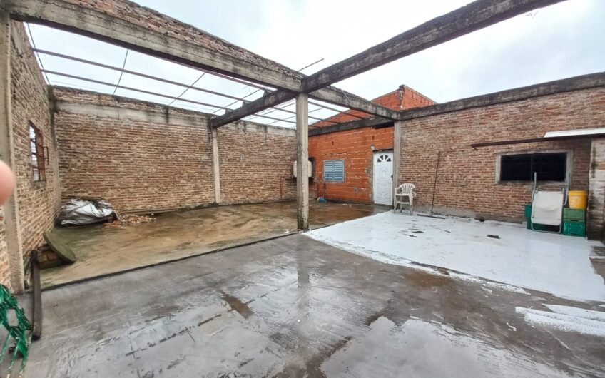 Venta en Block con Dos Galpones en Lanús