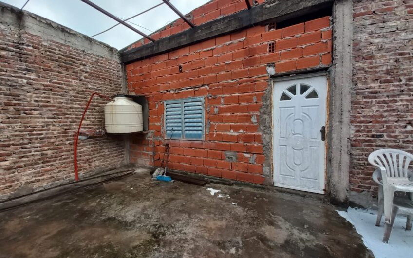 Venta en Block con Dos Galpones en Lanús