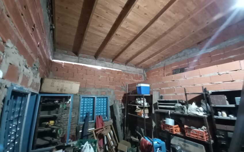 Venta en Block con Dos Galpones en Lanús