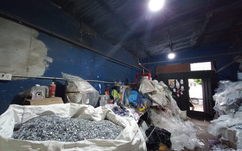 Venta en Block con Dos Galpones en Lanús