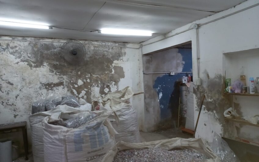 Venta en Block con Dos Galpones en Lanús