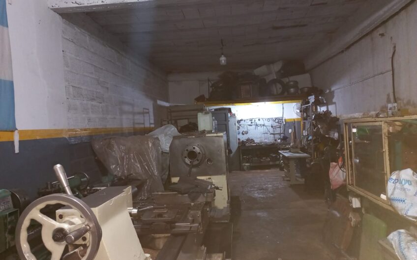 Venta en Block con Dos Galpones en Lanús