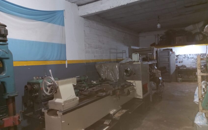 Venta en Block con Dos Galpones en Lanús