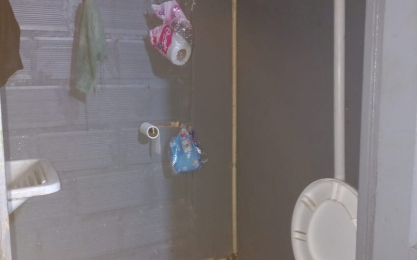 Venta en Block con Dos Galpones en Lanús