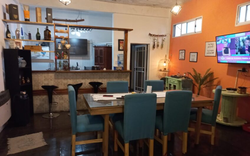 Venta en Block con Dos Galpones en Lanús